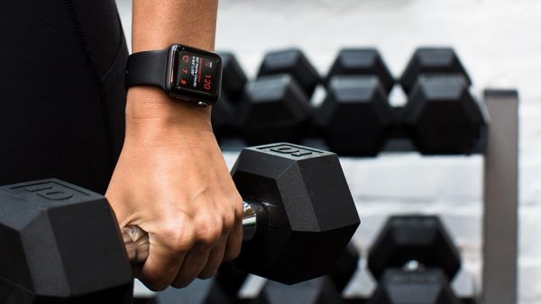 Apple Watch Sport hướng đến người dùng chuyên tập luyện thể thao vì nó rất nhẹ